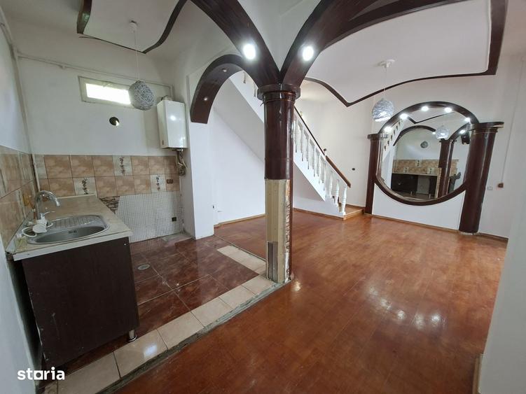 Piata Unirii, Calea Calarasilor, PROPRIETAR, vand casa P+M, 4 camere - 9