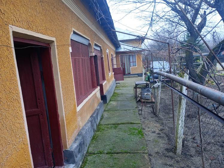 Casă locuibilă, mobilată, de vânzare. - 2