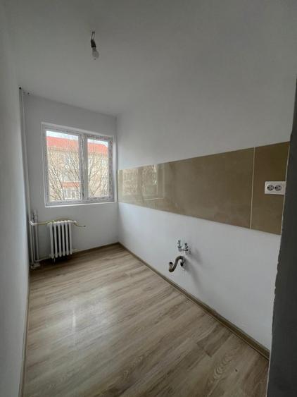 Apartament 4 camere,Dacia,et.3 - 6