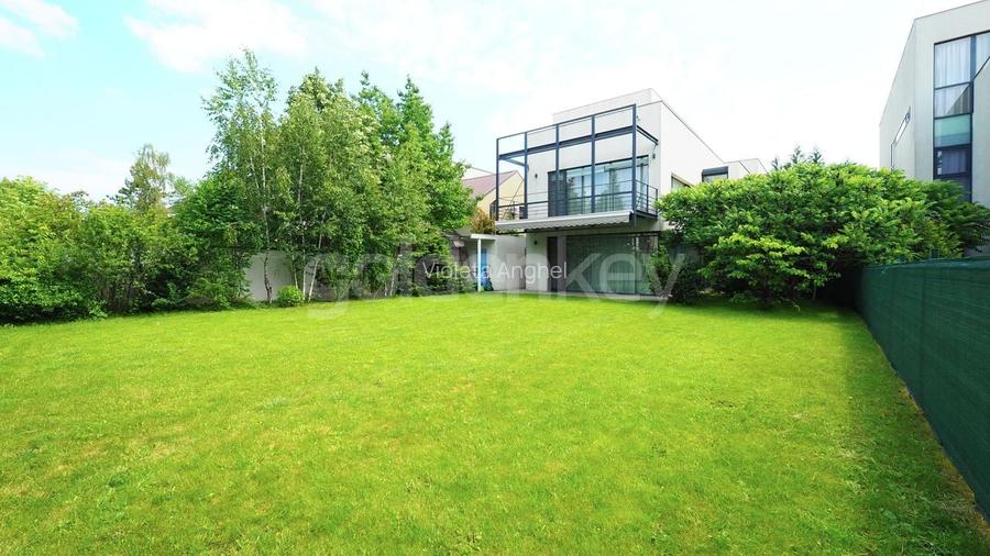 Vila minimalista pe o strada selecta si linistita