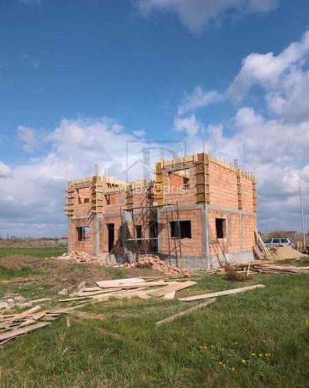 Duplex in lucru - termen finalizare octombrie - proiect deos