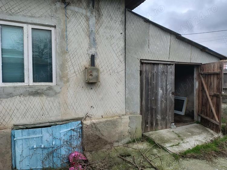 Casa Batraneasca in Comuna Stejaru, Tulcea. 2500mp, 5 camere, Urgent - 2