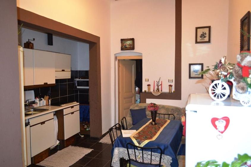 Cladire istorica intre P-ta Balcescu si P-ta Maria - 10