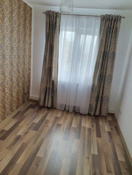 Se vinde - Apartament 3 camere - 5