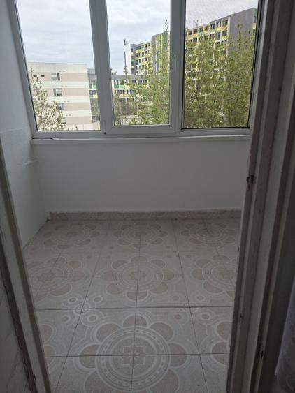 Inchiriez o camera cu balcon - 2