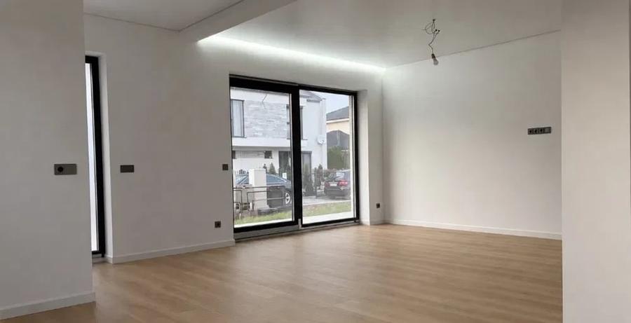 Apartament cu 3 camere în Cetate