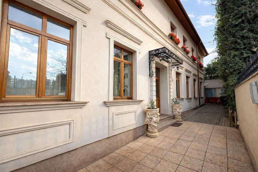Casă individuală cu 10 camere cu Piscina în Unirii