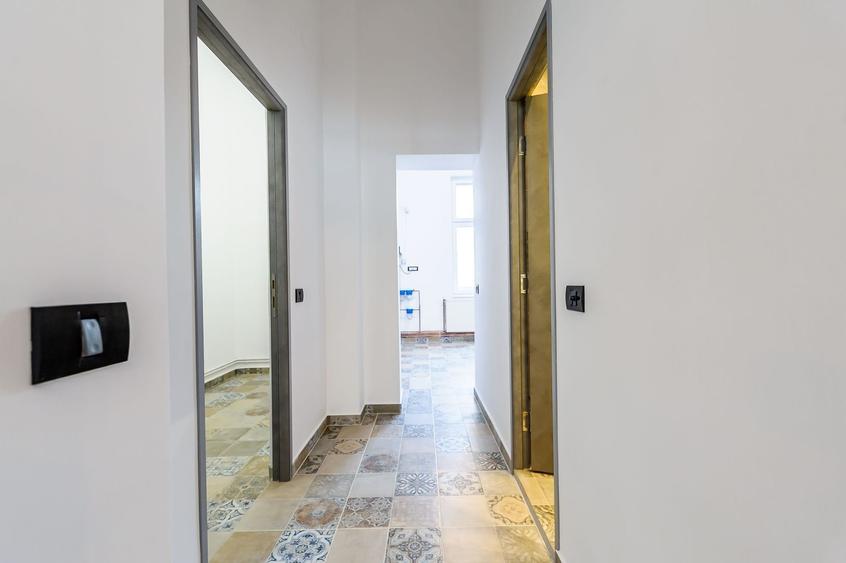 Apartament ULTRACENTRAL cu 3 camere, la cheie, renovat recent - 9