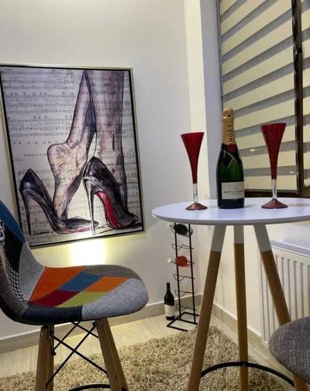 Apartament cu 2 camere, suprafata generoasa de 76mp si loc d - 4