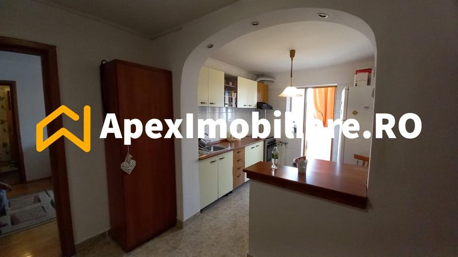 Apartament cu 3 camere semidecomandat, mobilat în Iancului