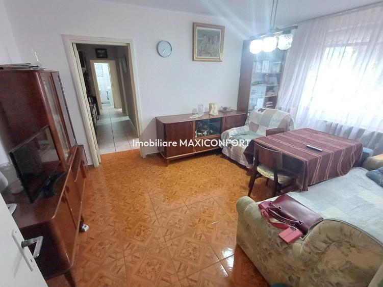 Vanzare apartament 4 camere, zona Hipodrom - 1