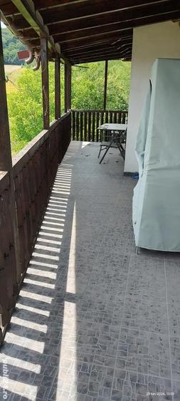 casa cu etaj de vanzare . - 2