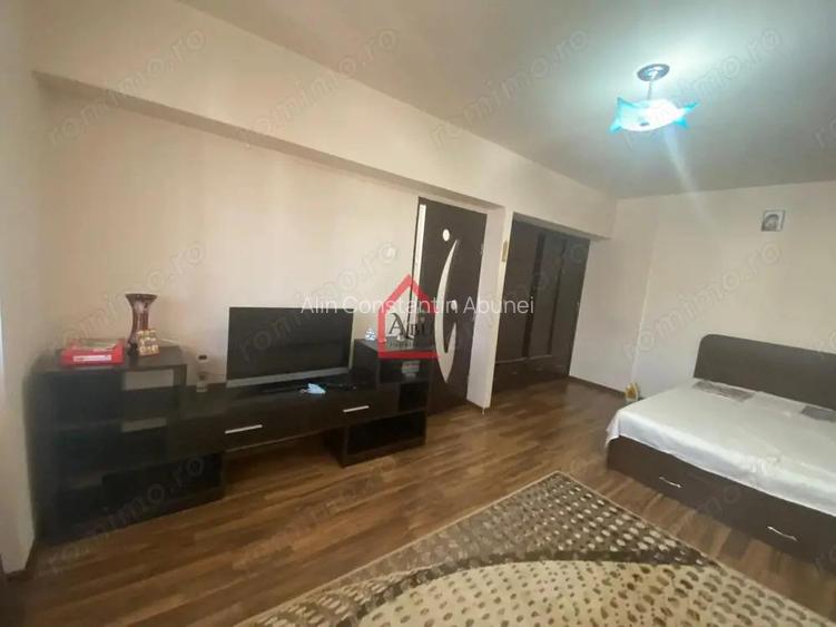Apartament cu o camera, Rond Zimbru
