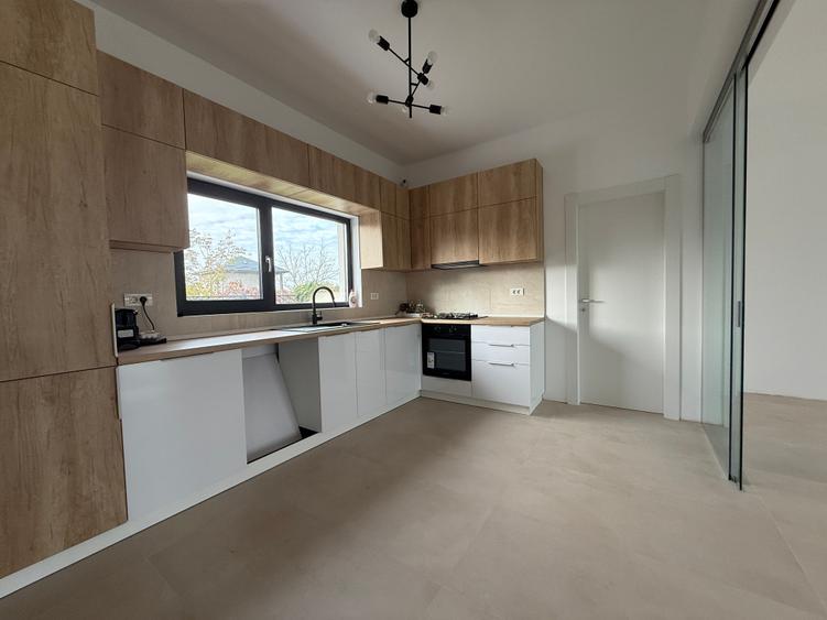 Vilă contemporană , finalizată în 2024, situată pe o stradă privată. - 3