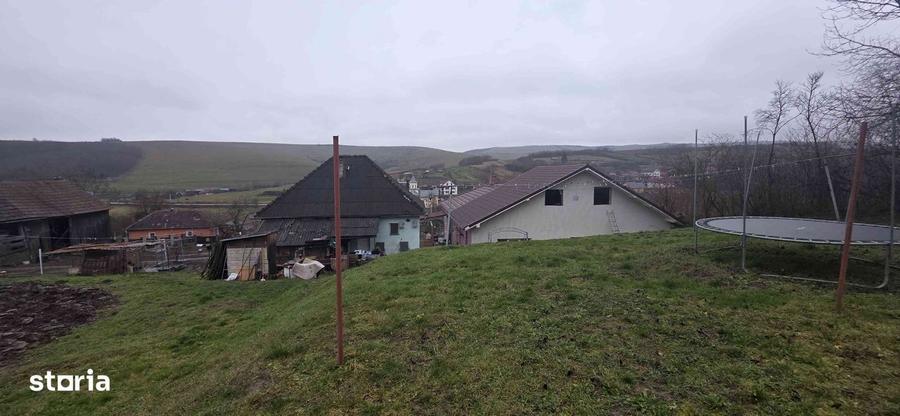 Casa separata cu teren generos de 3650mp - 2