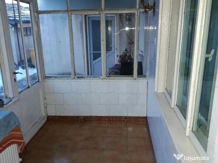 Inchiriez casa la curte cu 2 camere,bucatarie,baie,debara,marchiza,hol,Constanta - 2