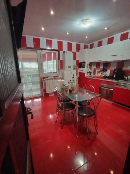 Casă individuală cu 5 camere cu Canalizare în Cârcea