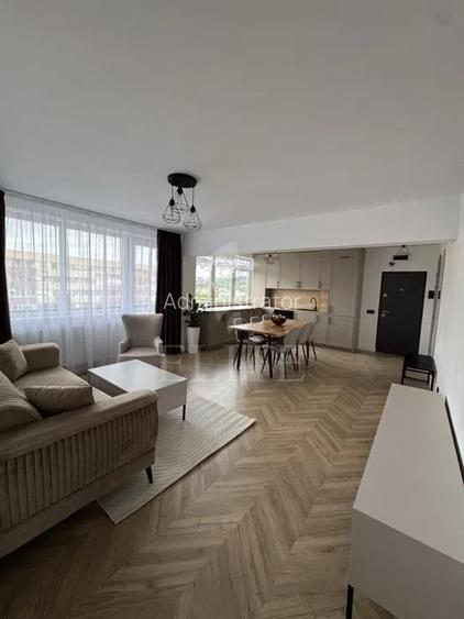 Apartament 3 camere în zona B-DUL 1 DECEMBRIE