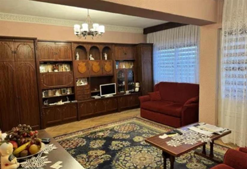 Apartament 3 camere de vanzare  zona Ana Ipatescu - 1