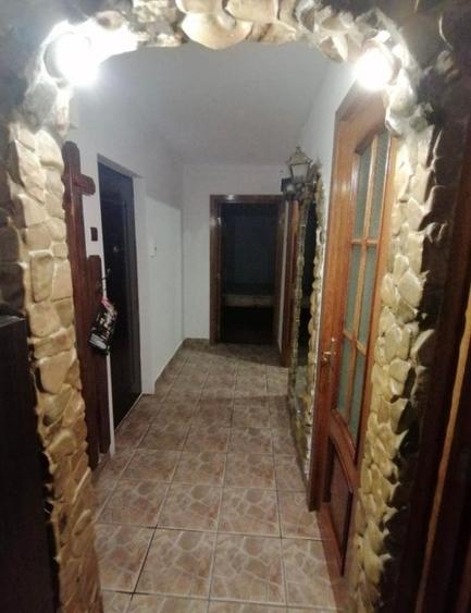 Apartament cu 2 camere, decomandat, etajul 2/4, zona Nicolina - 5