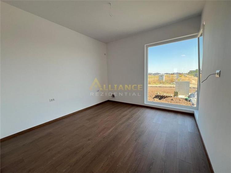 Casa individuala - 4 camere  - 2 bai - in ansamblu rezidential-str asfaltata - 4