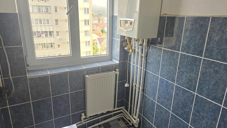 Vand garsoniera in Deva, zona I. Maniu, suprafata utila 31 mp, usa metalica, usi interioare - 15