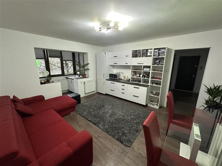 Apartament 3 camere semidecomandat, rogerius - 1