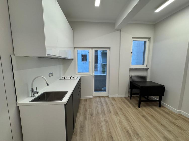Apartament cu 3 camere decomandat, mobilat în P-ța Amzei