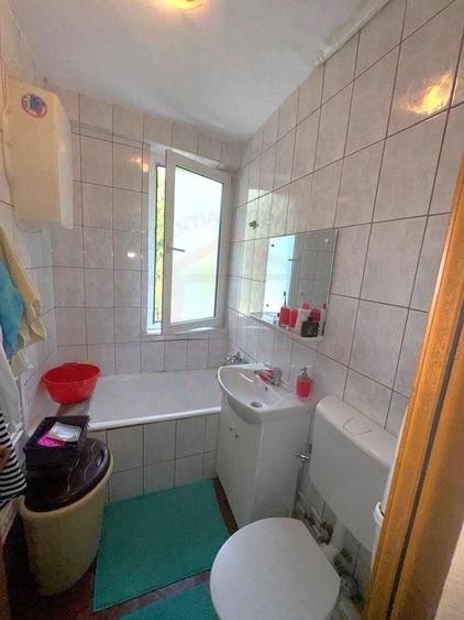 Apartament cu 2 camere semidecomandat, mobilat în Micro 19