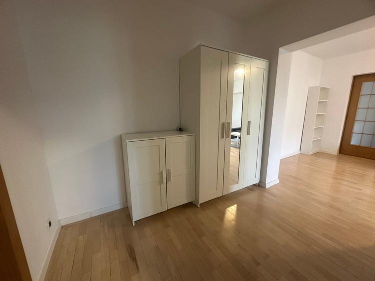 Apartament cu 3 camere semidecomandat, mobilat în 13 Septembrie