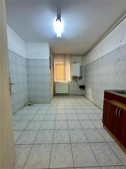 Apartament cu 4 camere decomandat în Km 4-5