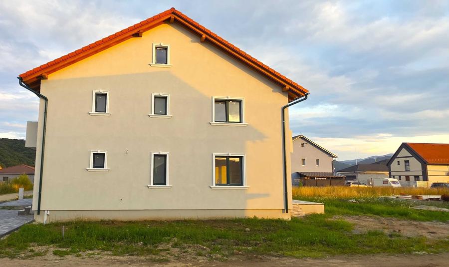 Casă cu 4 camere în Central
