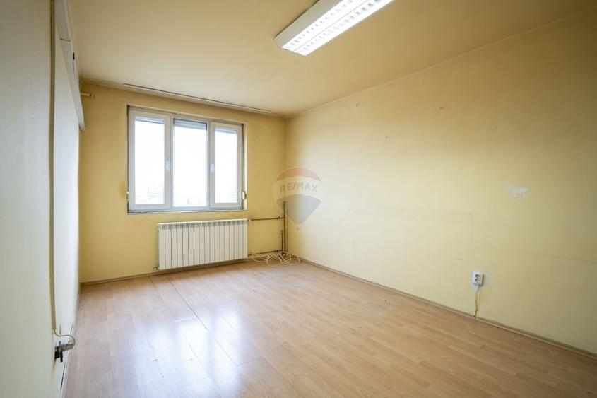 Apartament cu 4 camere decomandat, mobilat în Decebal