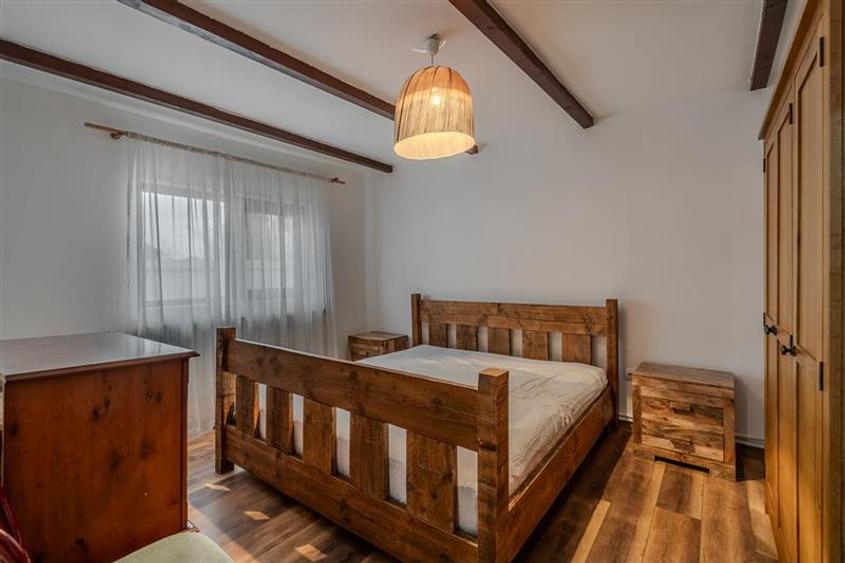 Casă individuală cu 5 camere cu Canalizare în Central