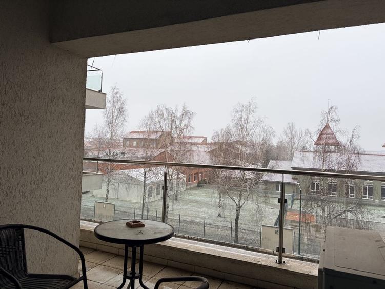 Apartament cu 4 camere decomandat, mobilat în Pipera