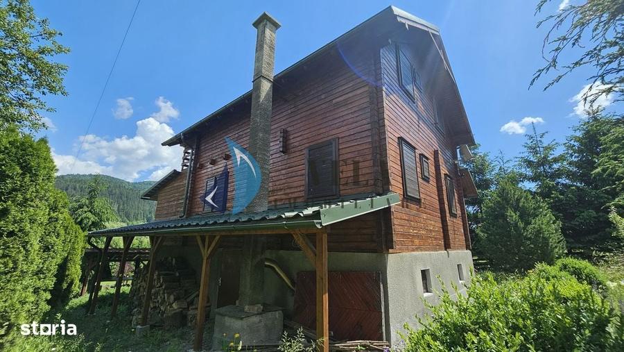 Casă cu 4 camere în Neagra