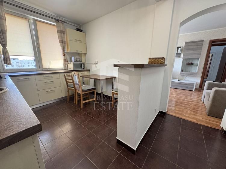 Apartament cu 3 camere semidecomandat, mobilat în Tei