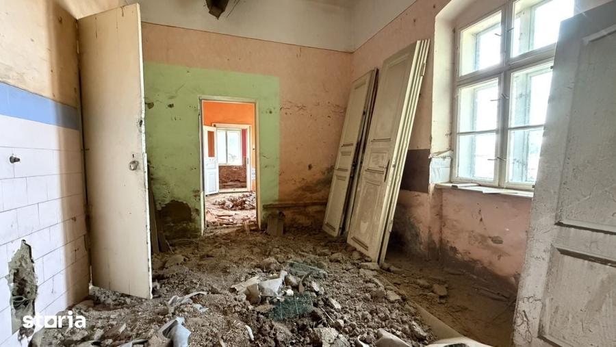 Casă cu 5 camere cu Teren 557 Mp în Central