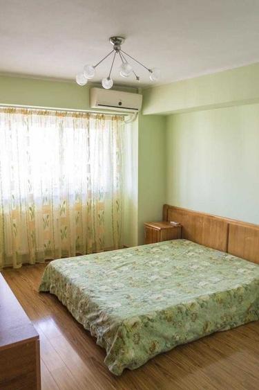 Apartament cu 3 camere decomandat în Berceni