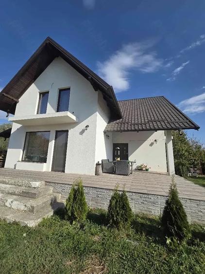 Casă cu Teren 1000 Mp în Zvoriștea