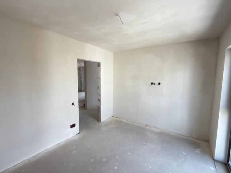 Apartament cu 3 camere decomandat în Între Lacuri
