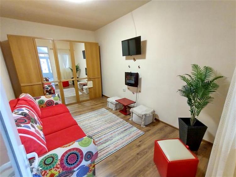 Casă individuală cu 6 camere cu Canalizare în Răcășdia