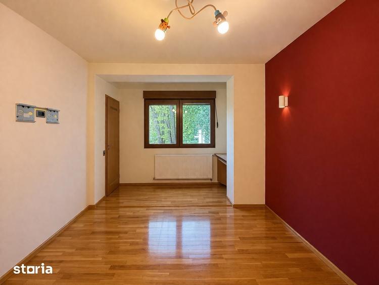 Apartament cu 4 camere, mobilat în Medicină