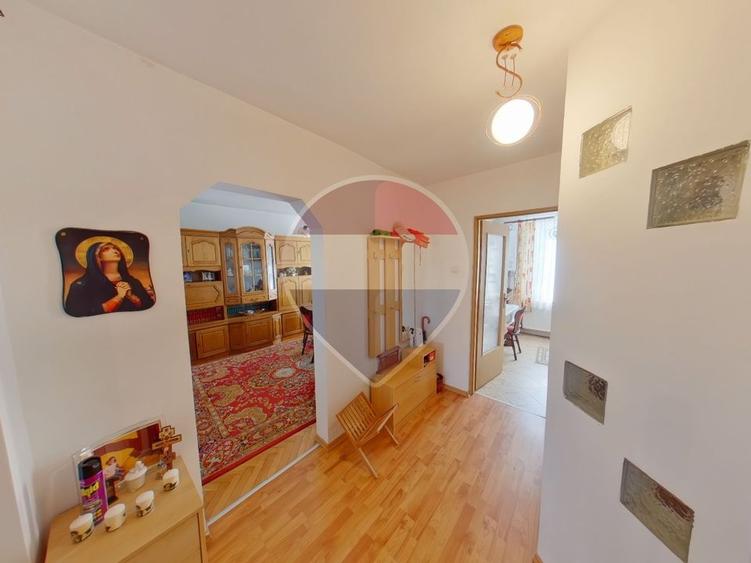 Apartament cu 4 camere decomandat, mobilat în Central