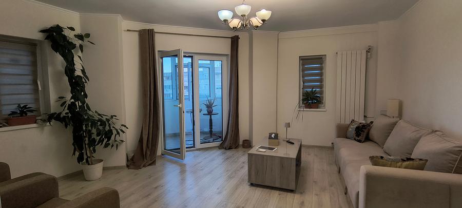 Garsonieră decomandată, mobilată în Decebal