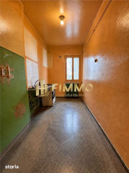 Apartament cu 3 camere semidecomandat în Sud