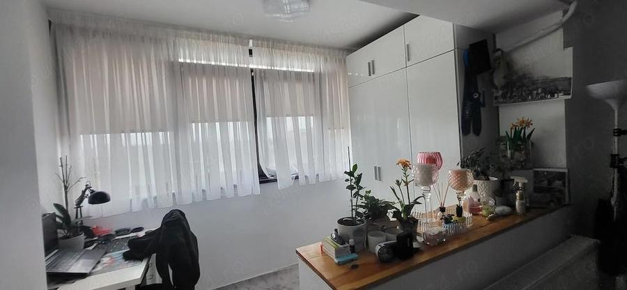 Apartament cu 3 camere semidecomandat în Prelungirea Ghencea