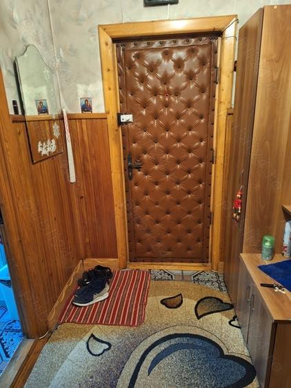 Apartament cu 3 camere decomandat în Roznov