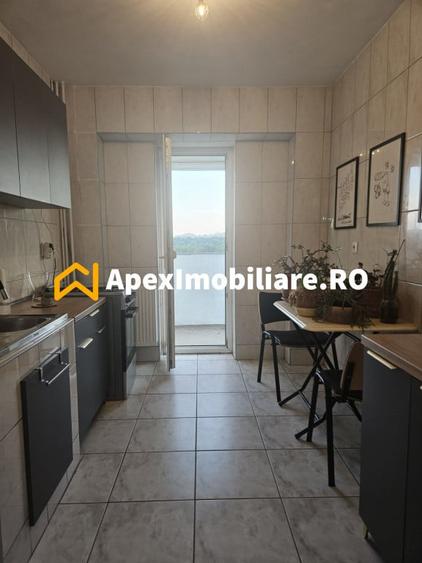 Apartament cu 3 camere decomandat în Tineretului