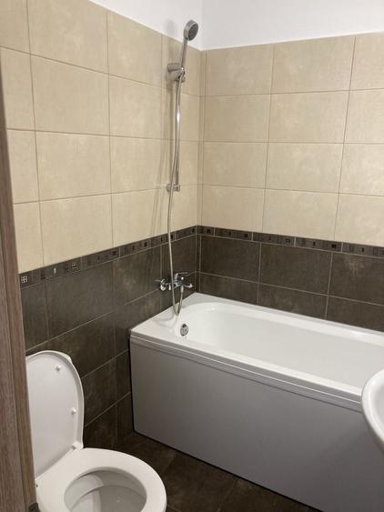 Garsonieră decomandată în Titan